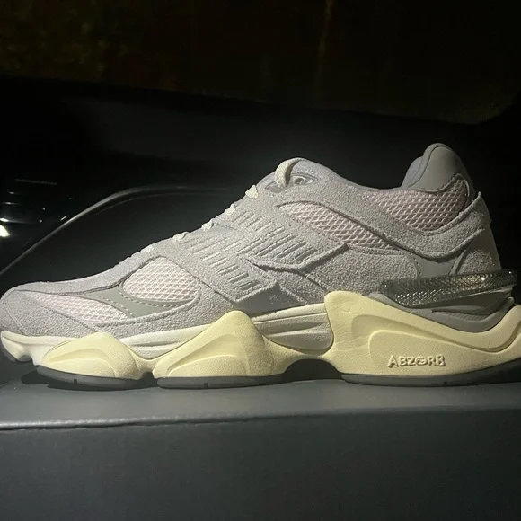 New Balance White Sneakers - Picture 4 of 9